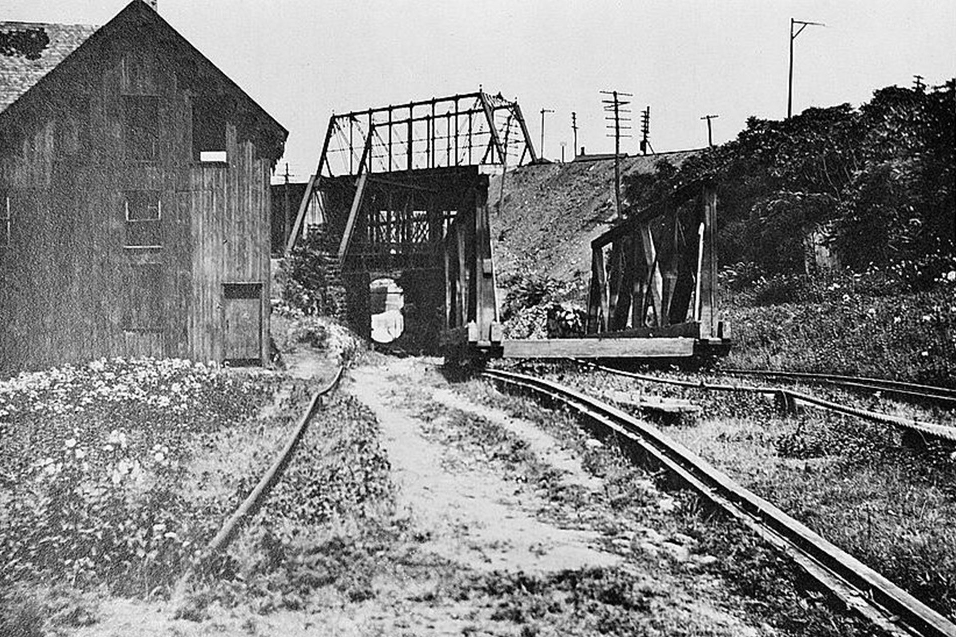Phillipsburg: Plane 11 West in Phillipsburg was the western-most inclined plane on the Morris Canal. The arch seen at the plane’s foot opened into the Delaware River.