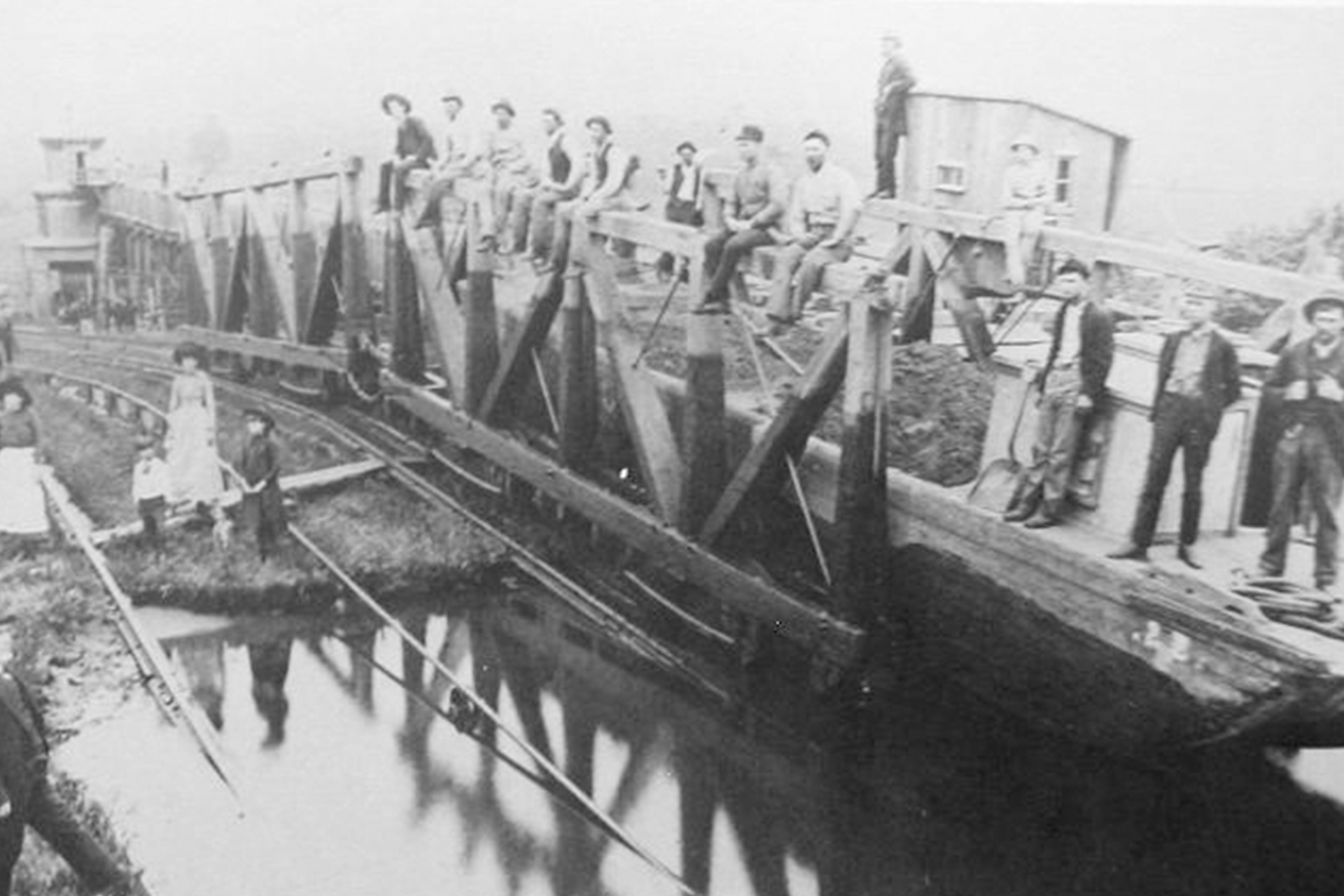 Stewartsville: Workers pose on a works scow at the head of Plane 9 West.
