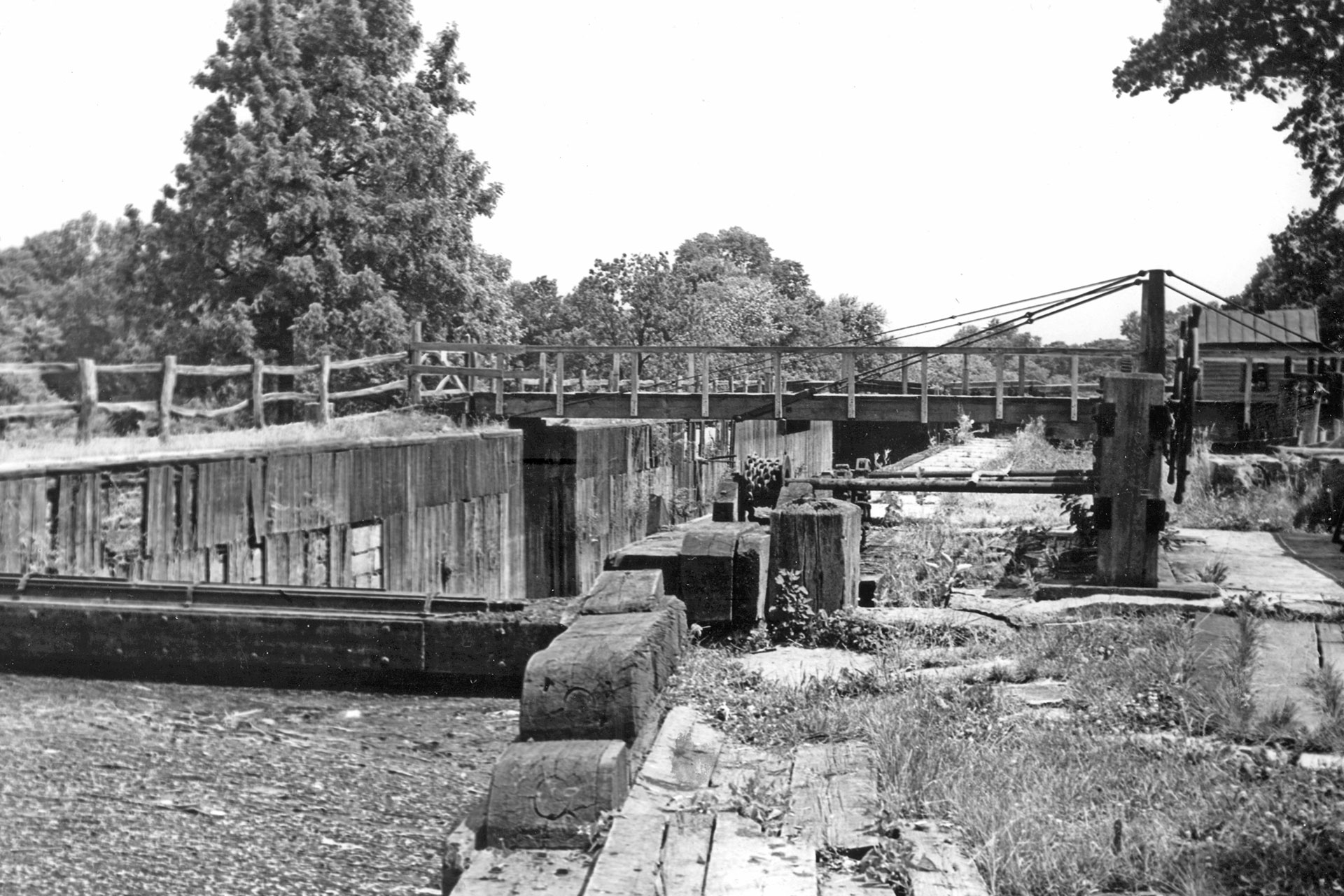 Lock 10 had a swing bridge that allowed lock tender to access the opposite side of the lock. The bridge could pivot out of the way when a boat was being locked through.