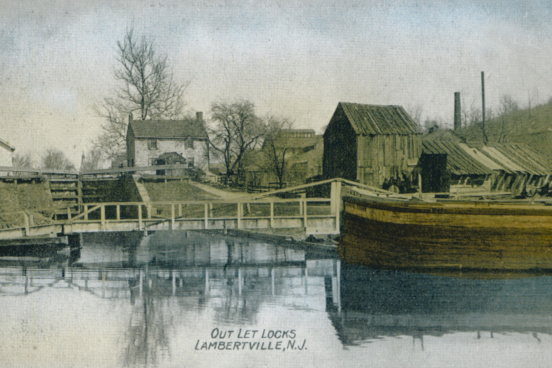 The basin in front of Lambertville’s lift lock allowed boats to turn 90 degrees to enter the outlet lock to the Delaware River. The swing bridge in the foreground allowed the mules to cross the Delaware & Raritan canal.