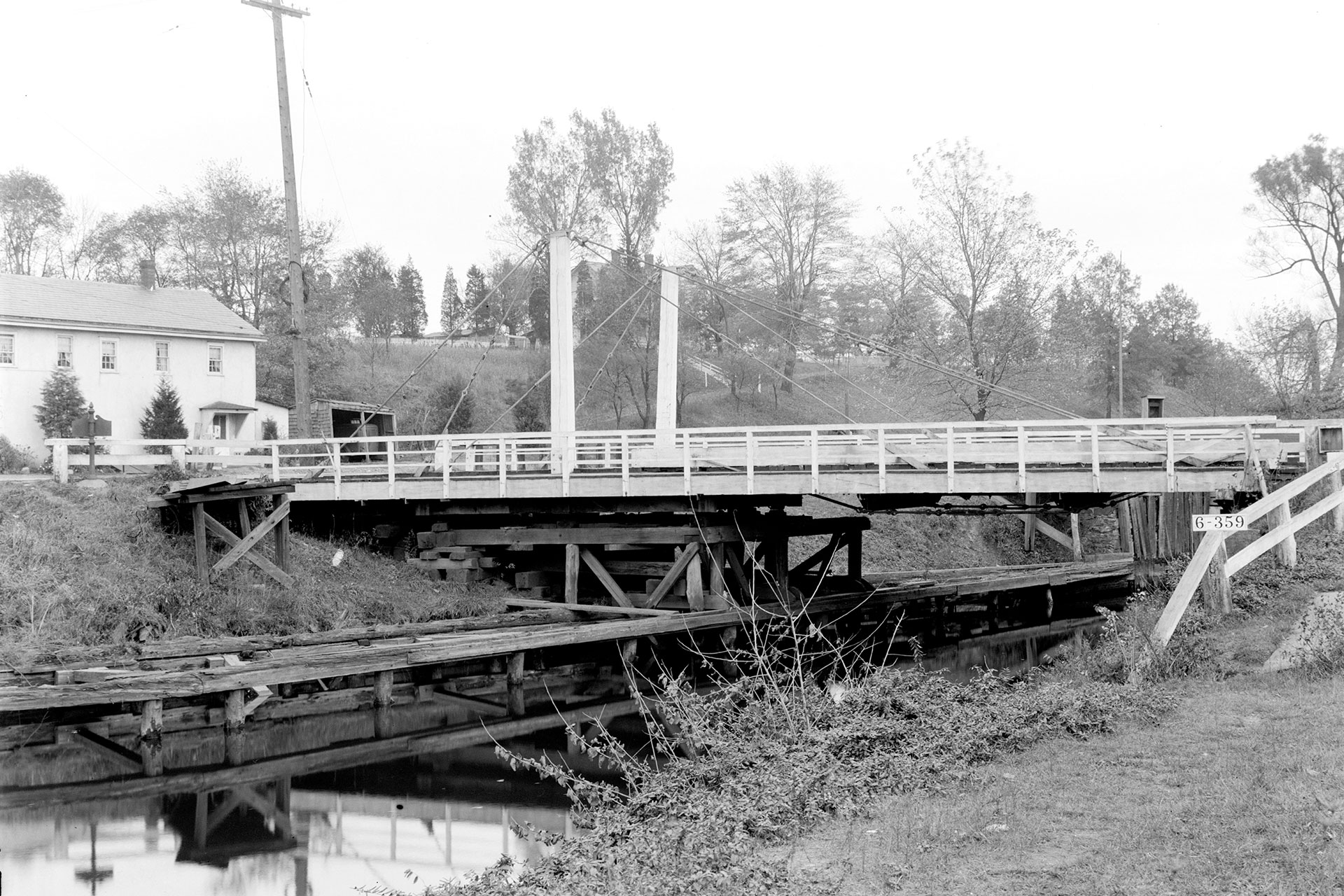 This 1933 photo shows a Kingpost bridge in Kingston. The white building is now part of the Eno Terra Restaurant.