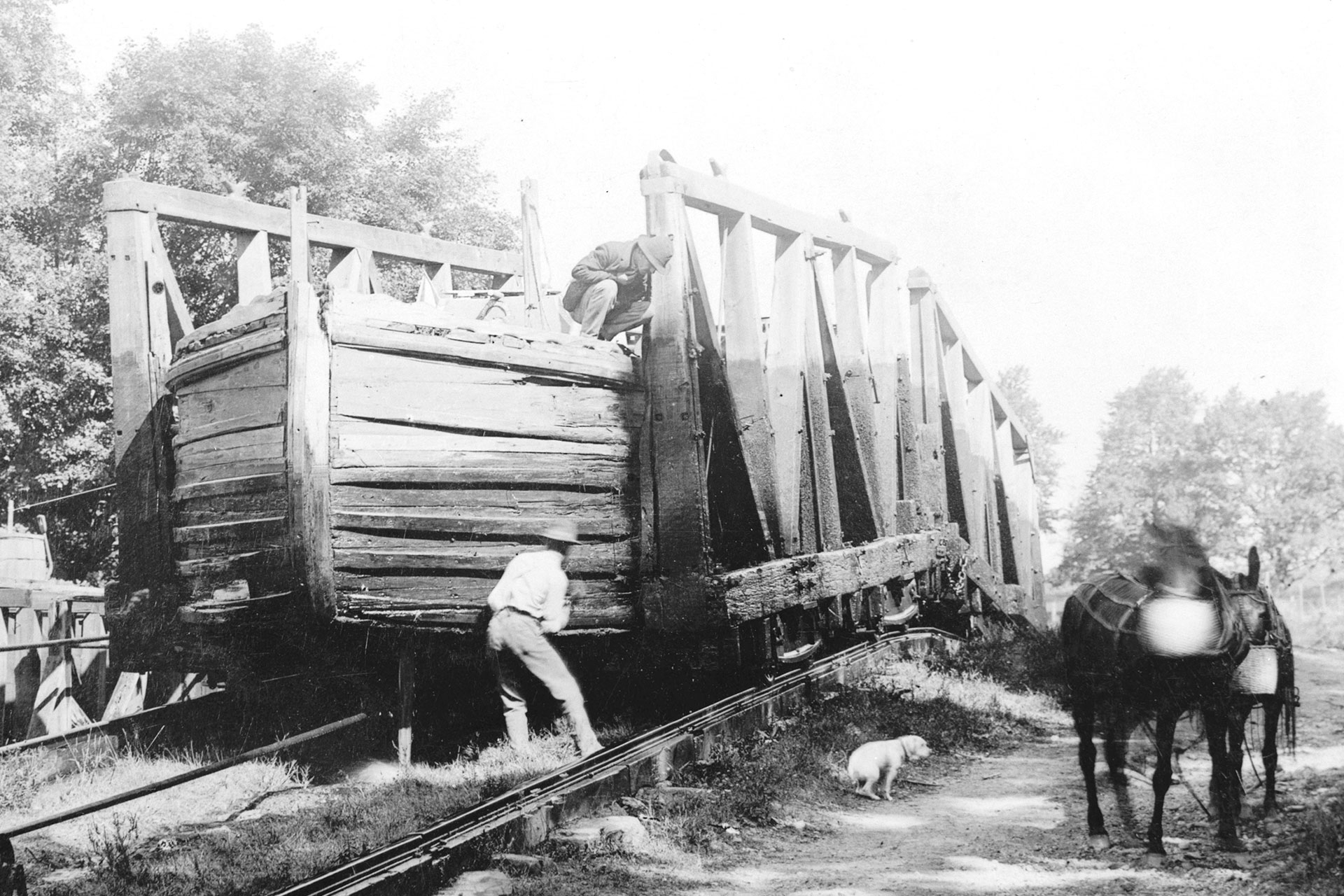 Repairs to the hull could be made while the boats were stopped in a cradle car on an inclined plane. This would also be a good time to gives the mules their lunch.
