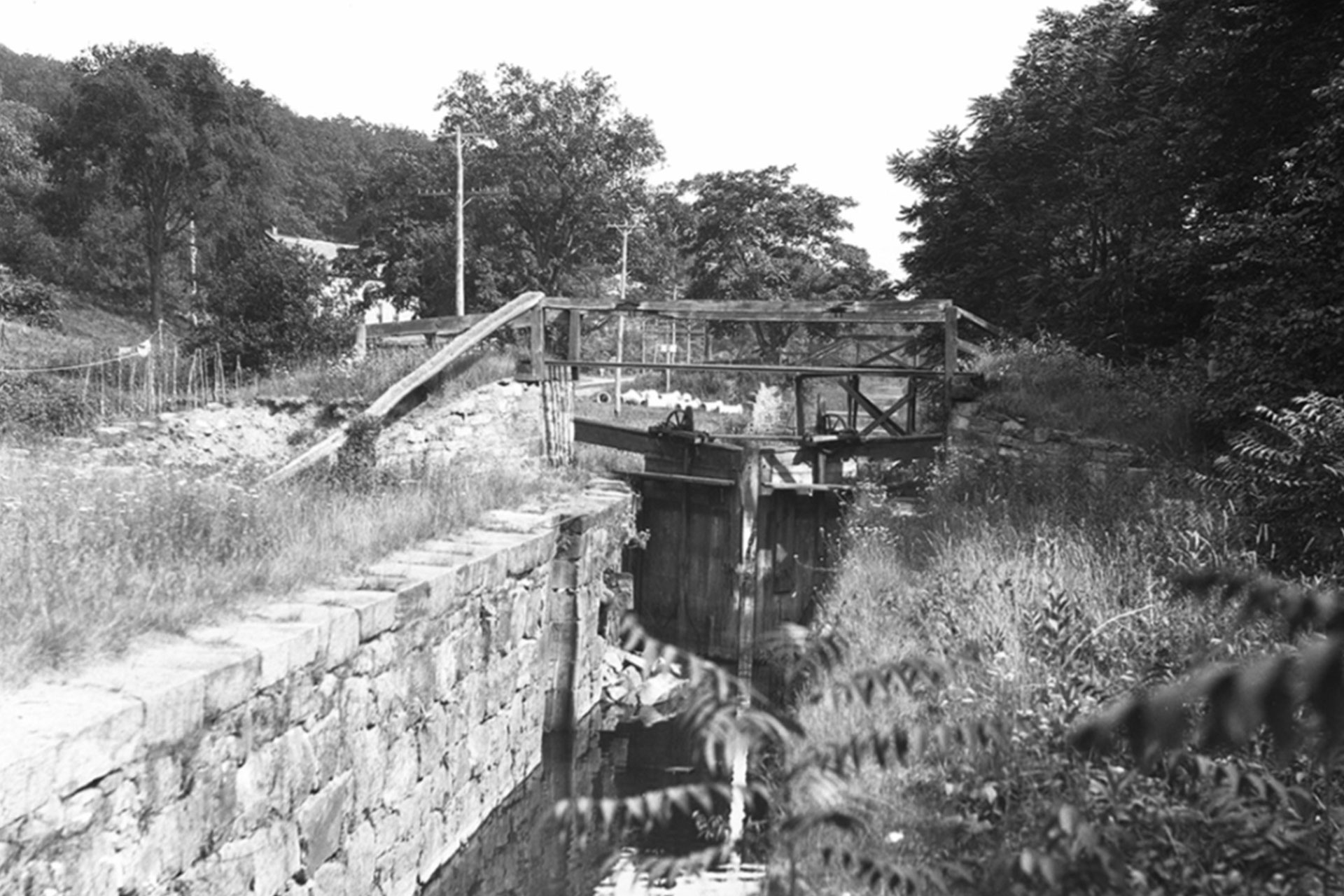 At Lock 11 East, which lowered the boats back into the canal, the towpath switched from the north side to the south side of the canal. The simple wood bridge in this photo allowed the mules and tenders to cross over the canal.