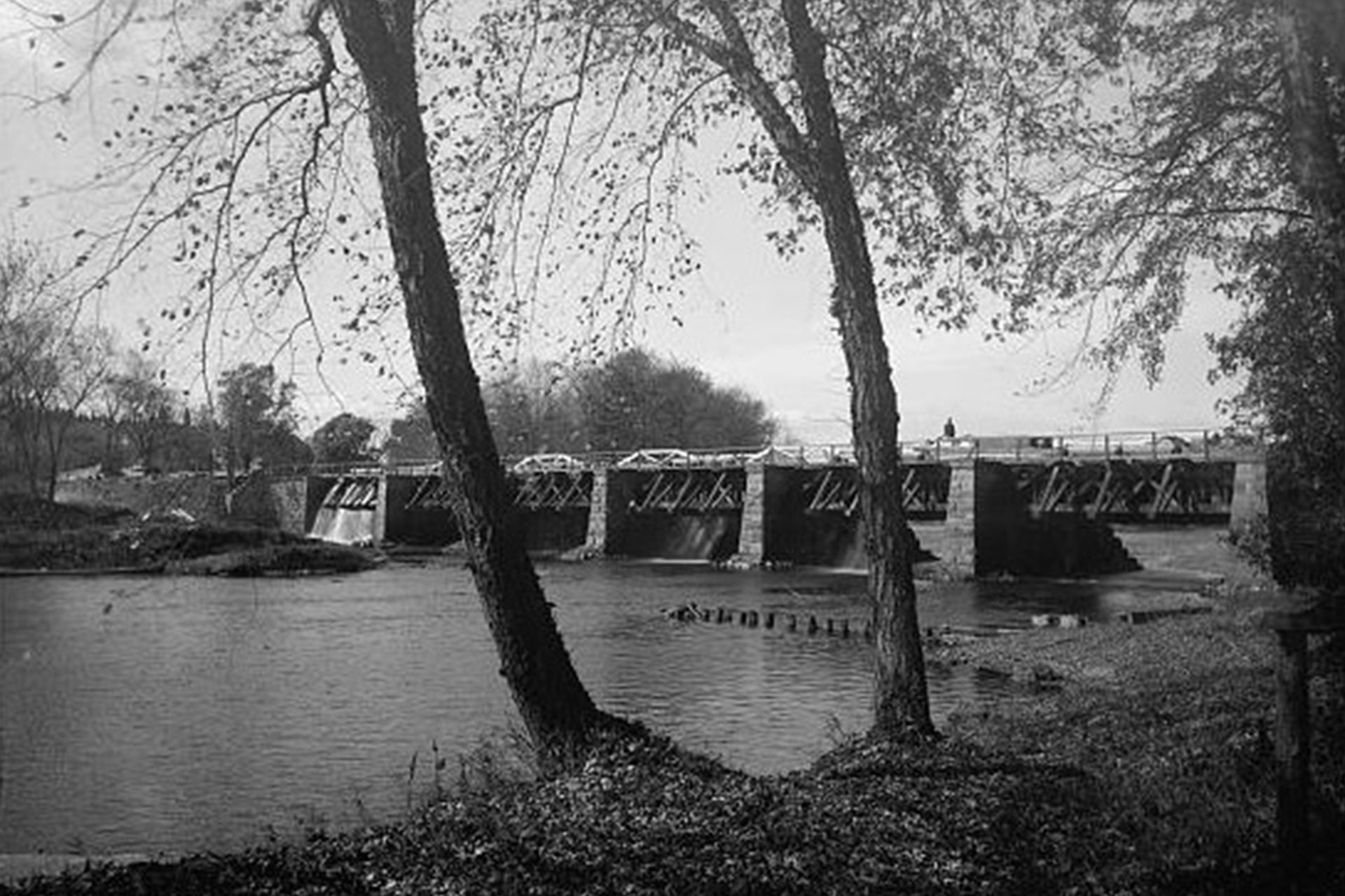 The Pompton River Aqueduct was the longest aqueduct on the Morris Canal and bridged Lincoln Park in Morris County with Mountain View (Wayne Twp) in Passaic County.