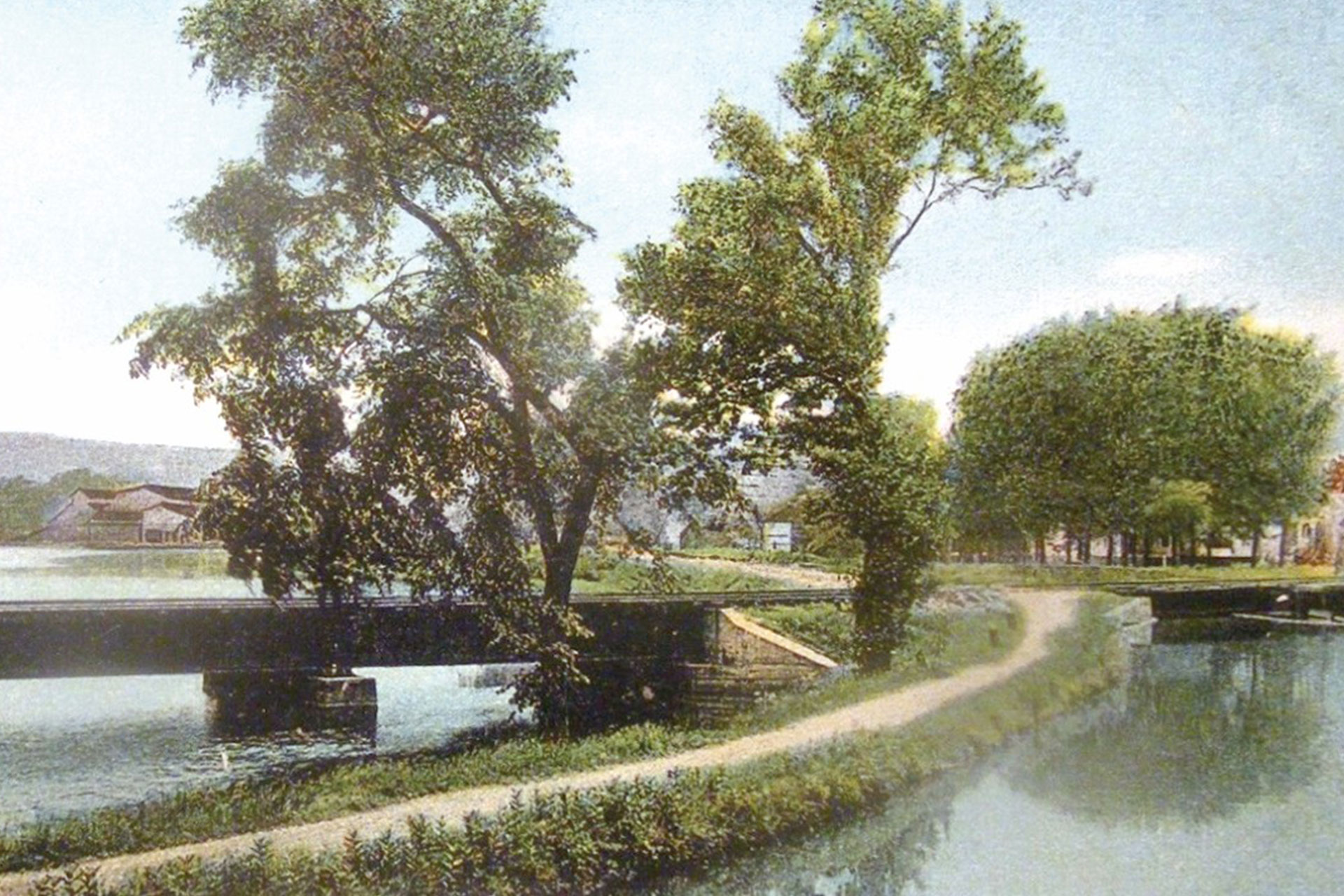 The towpath crossing the Dover & Rockaway Railroad.