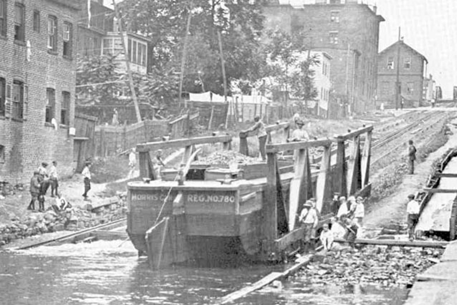A westward heading boat ascends Plane 12 East in Newark. This was the eastern-most plane on the Morris Canal.